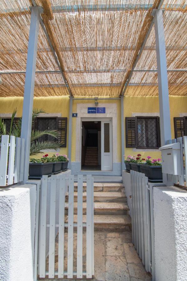 Hostel Flora Mali Lošinj Exterior foto