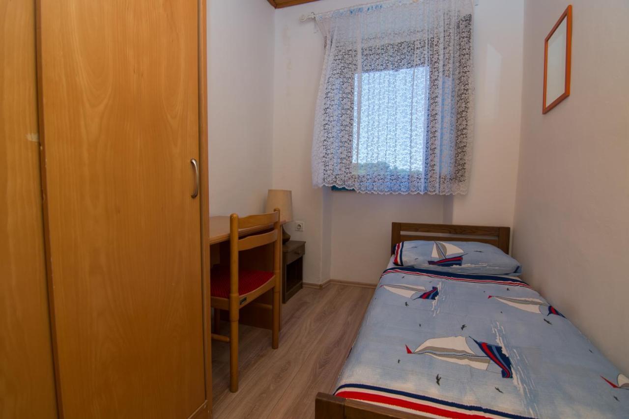 Hostel Flora Mali Lošinj Exterior foto
