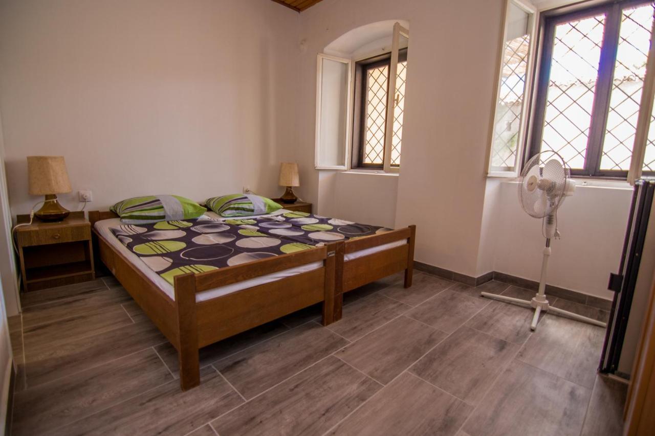 Hostel Flora Mali Lošinj Exterior foto